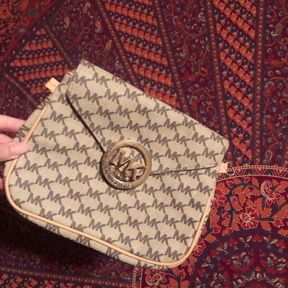 MK PURSE!